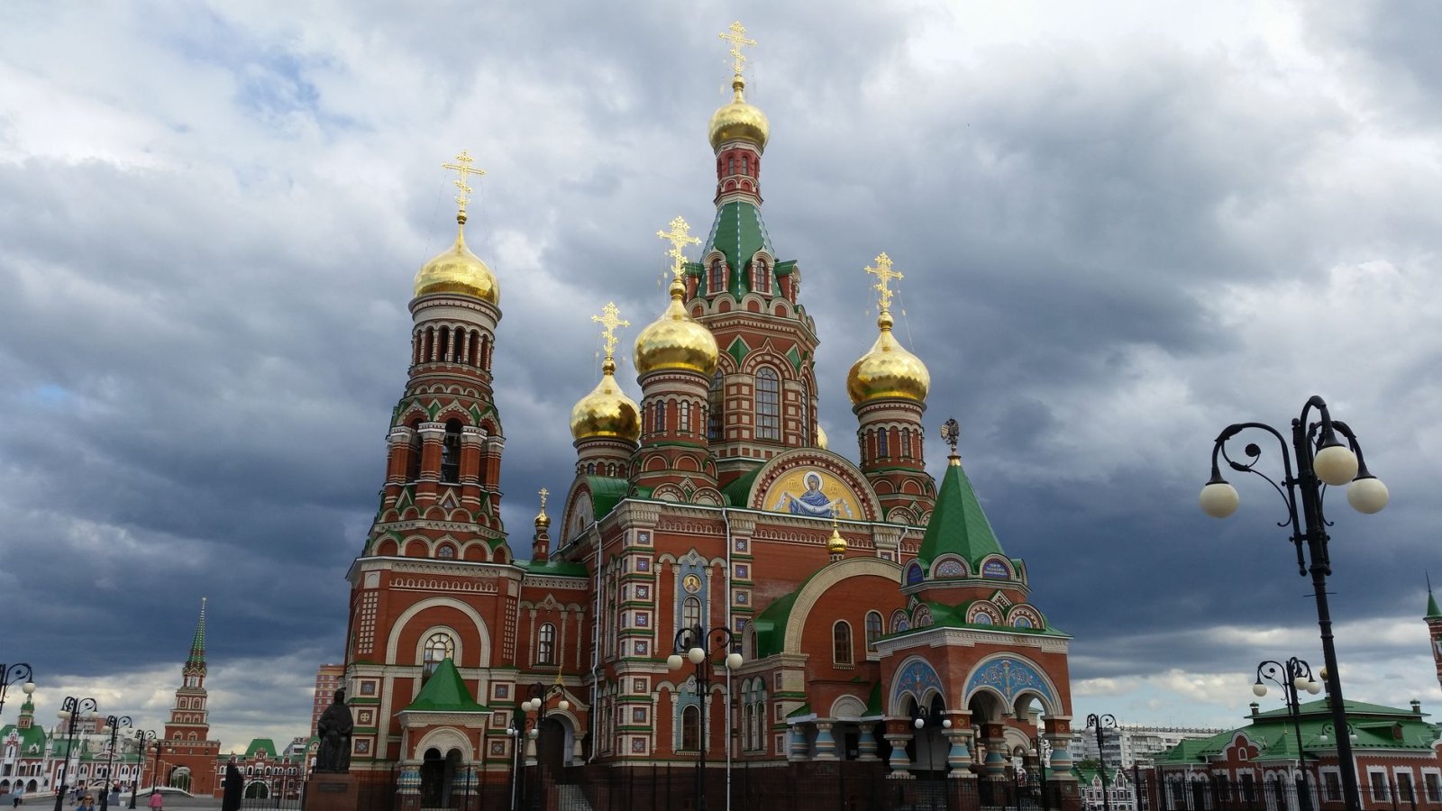 Стена со стрит-артом в Йошкар-Оле